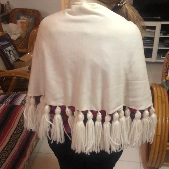 Sweaters - Beautiful vintage shawl with giant tassels.
